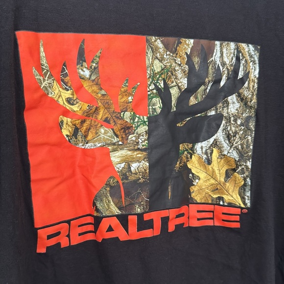 REALTREE Black Graphic T Shirt in Large - Picture 8 of 9